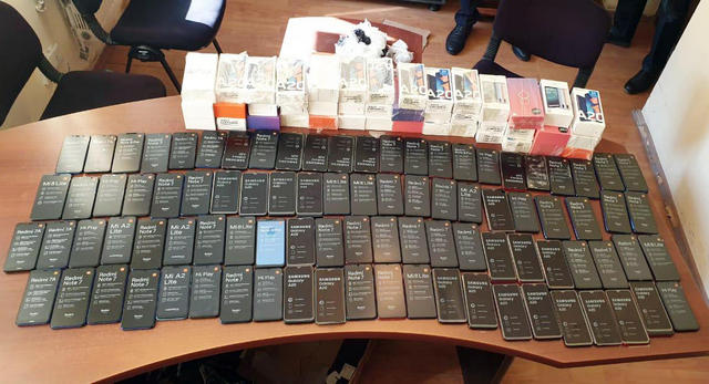 Gömrükdən keçən avtomobildə qanunsuz mobil telefonlar aşkarlanıb