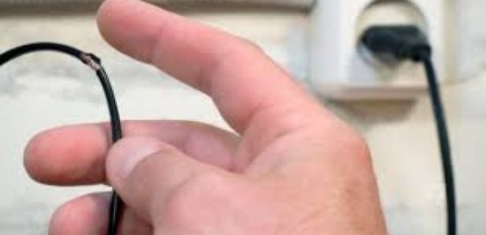 Neftçalada 15 yaşlı qızı elektrik cərəyanı vuraraq öldürüb