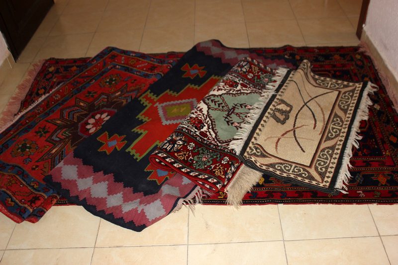 Qubada qadın məsciddən xalça oğurladı