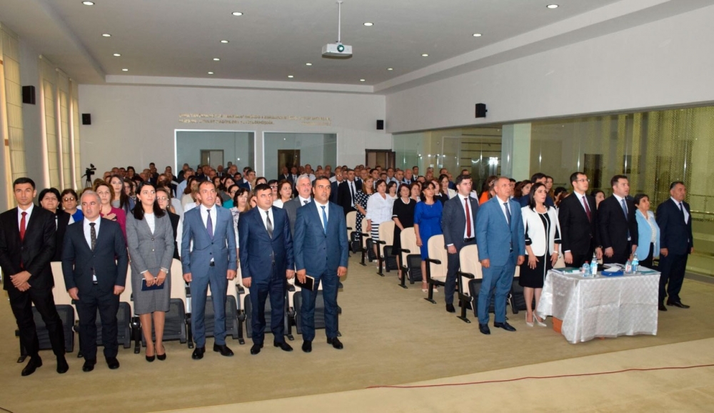 Təhsil işçilərinin sentyabr konfransının plenar müşavirələri başlanıb