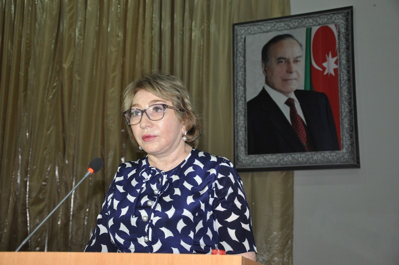 Deputat Oğuzda tələbə adı qazanan məzunlarla  görüşdü