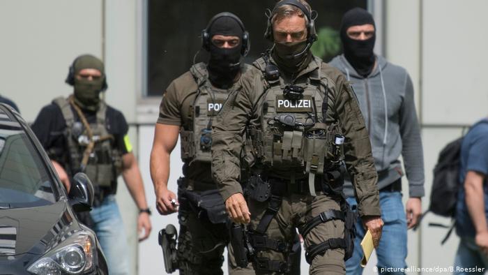 Alman polisi 7 azərbaycanlını həbs edib