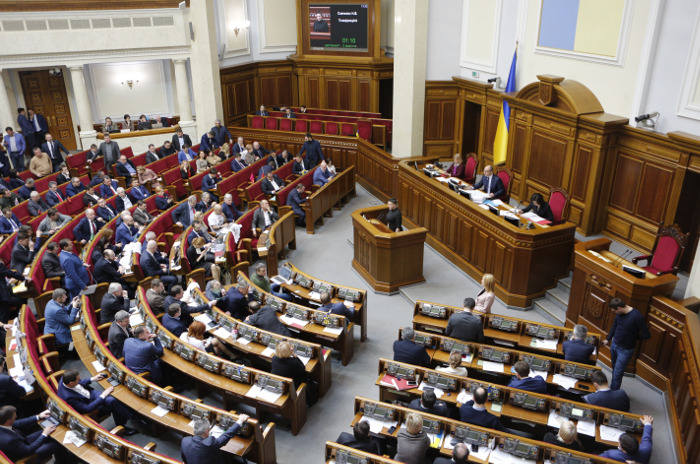 Ukraynada prezident impiçmenti asanlaşdıran qanun təklif etdi