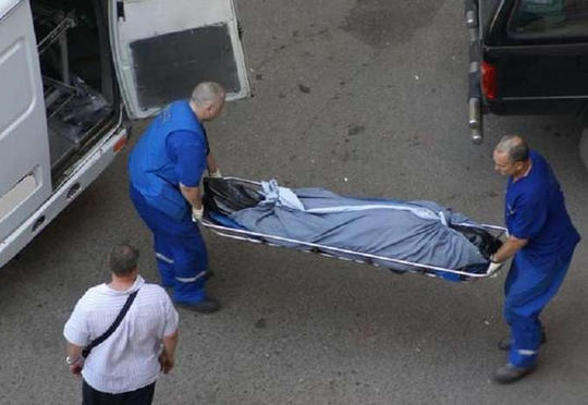 Bakıda xəstə kişi binadan yıxılıb öldü