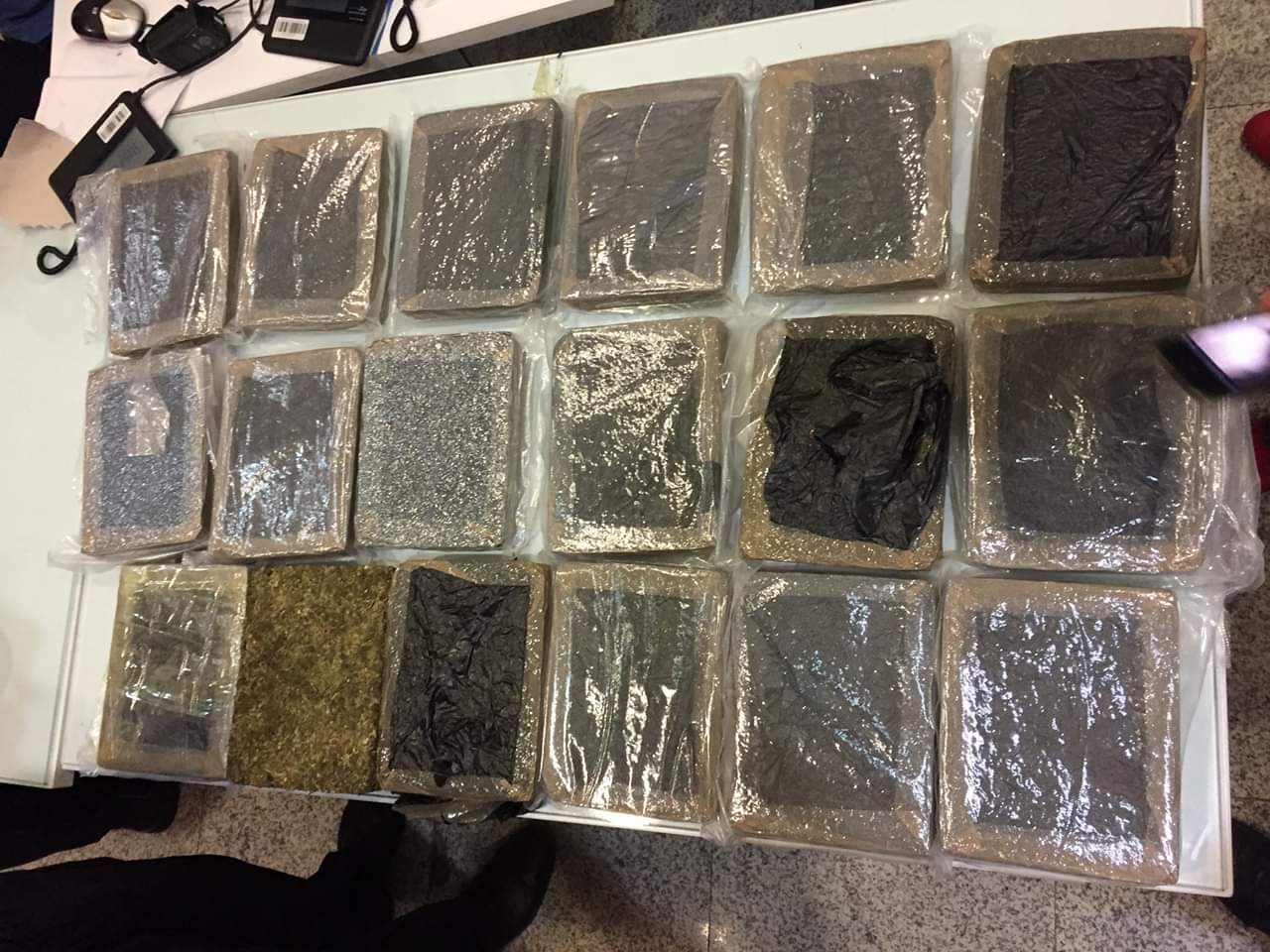 Gürcüstana 16 kiloqram heroin keçirən əcnəbi saxlanılıb