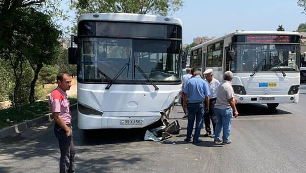 Bakıda avtobus qəza törətdi: Yaralılar var