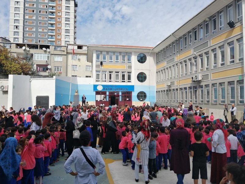Zəlzələ İstanbulu təşvişə saldı - Məktəblər bağlandı, xəstəxanalar boşaldıldı, işçilər evə buraxıldı