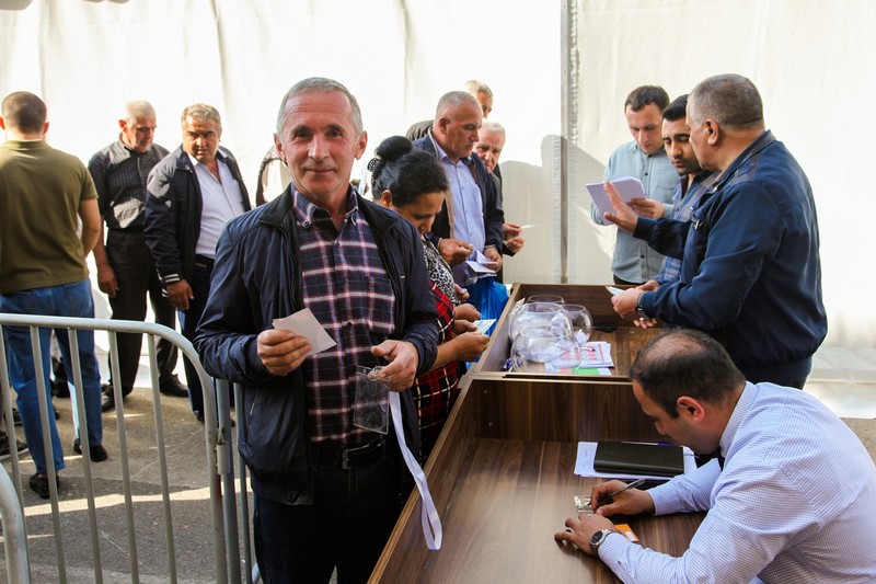Bakıda bal yarmarkası açıldı
