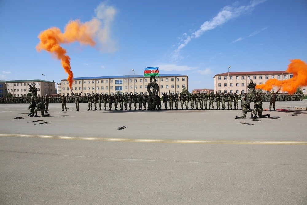 Gənc əsgərlər xidmət yerlərinə yola salınıblar - FOTO
