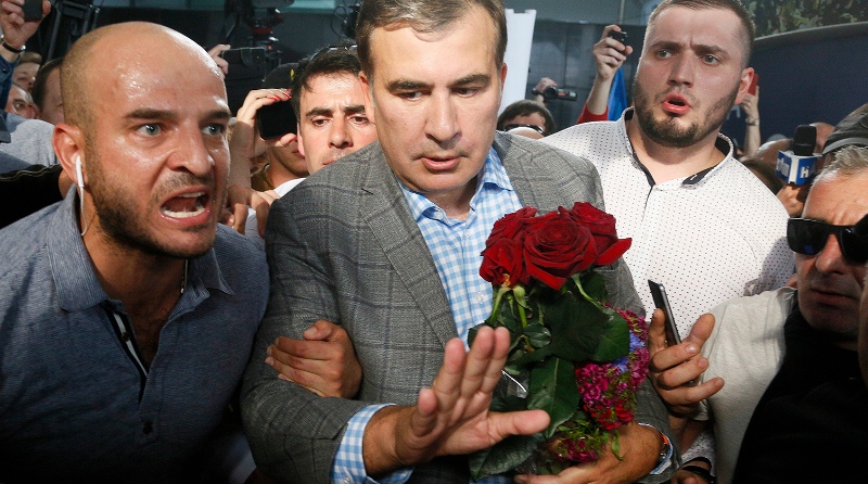 Saakaşvili təcili Gürcüstana qayıdır
