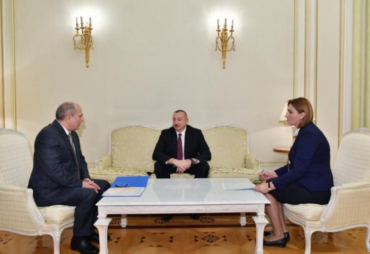 İlham Əliyev siyahıyaalınma və sorğu vərəqələrinin suallarını cavablandırıb 