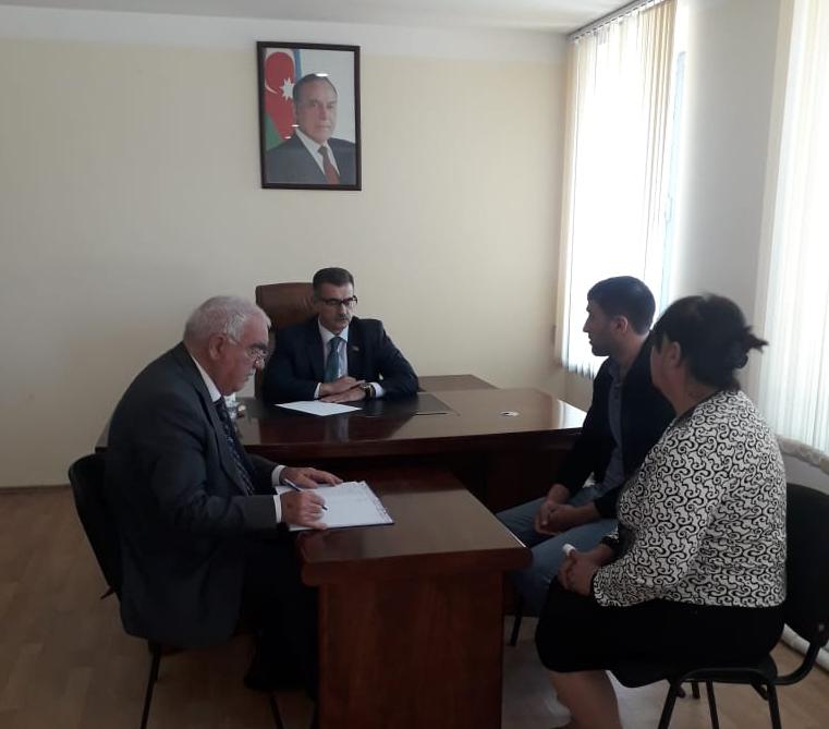 Deputat seçiciləri qəbul etdi