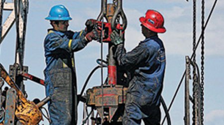 SOCAR 150 neftçini evakuasiya etdi