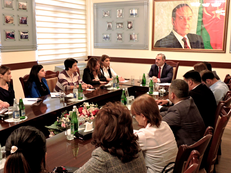 Əcnəbilərin inteqrasiyasının mühüm aspektləri müzakirə edilib
