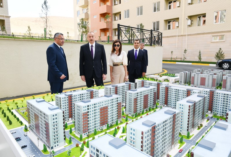 Prezident və birinci xanım yeni köçkün şəhərciyinin açılışında - FOTOLAR