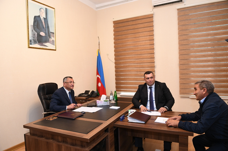 Rövşən Rzayev köçkünləri qəbul etdi