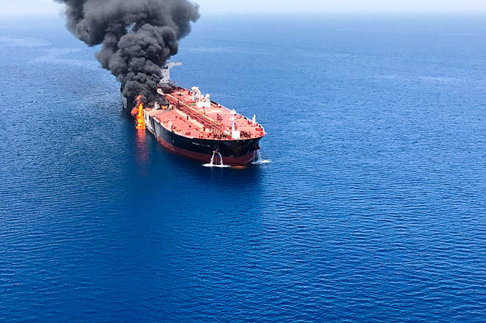 İranın neft tankeri partladıldı - Neft 60 dolları keçdi