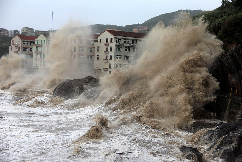 Yaponiyada 60 ilin ən güclü tayfunu: 2 ölü, 90 yaralı