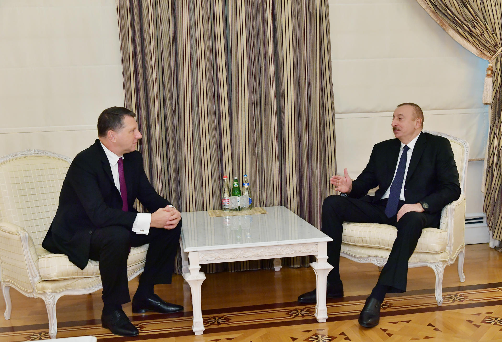 İlham Əliyev Latviyanın sabiq Prezidenti ilə görüşdü - FOTO