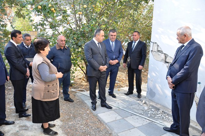 Goranboyda qəzalı vəziyyətdə olan binanın sakinləri köçürüldü