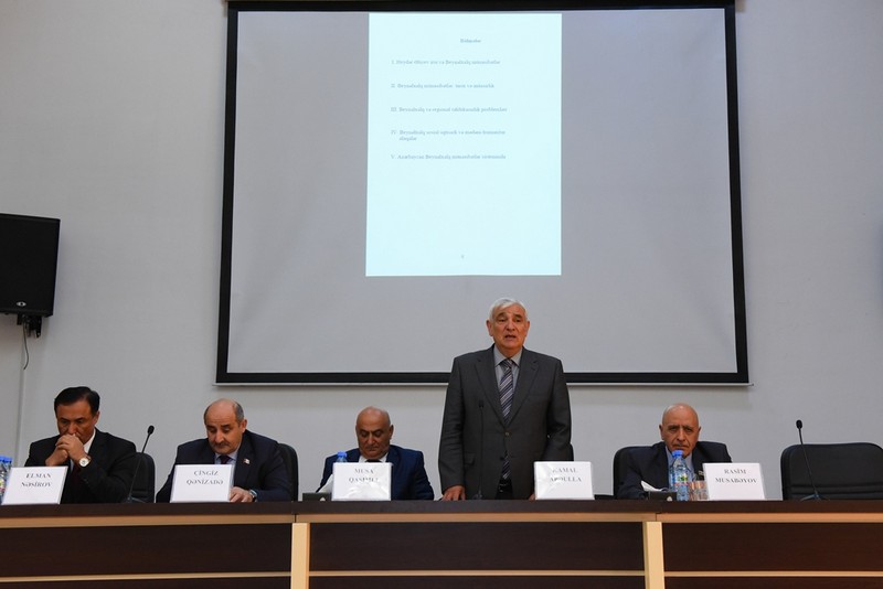 ADU-da “Beynəlxalq münasibətlərin aktual problemləri” müzkirə olundu