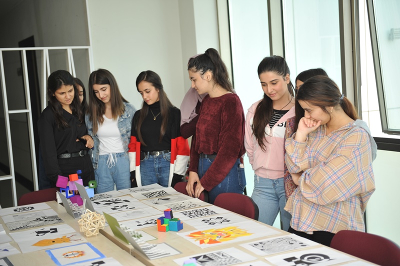 BMU-da I kurs tələbələrinin ilk sərgisi