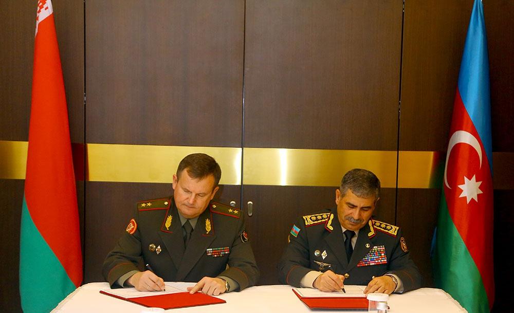 Azərbaycan və Belarus müdafiə nazirlikləri əməkdaşlıq Planı imzaladı