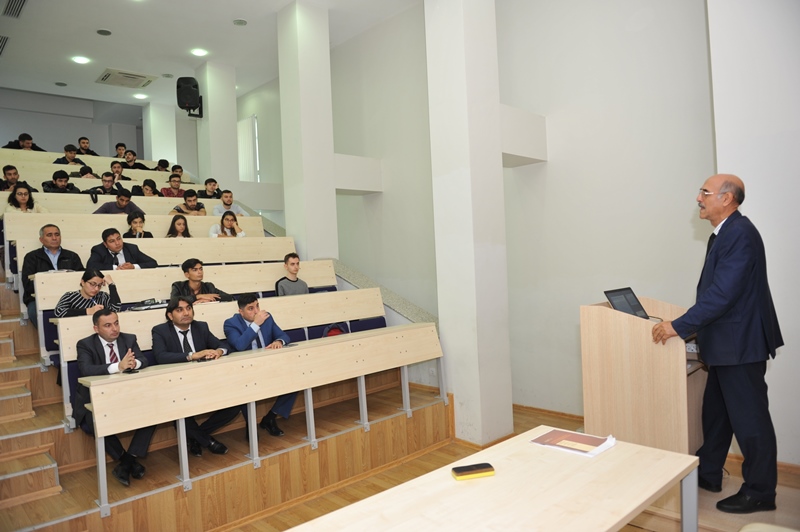 Bakı Mühəndislik Universitetində rəqəmsal maliyyə müzakirə edilib