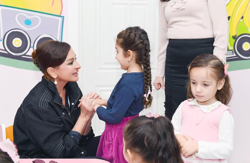 Mehriban Əliyeva körpələr evi-uşaq bağçasında olub - FOTOLAR