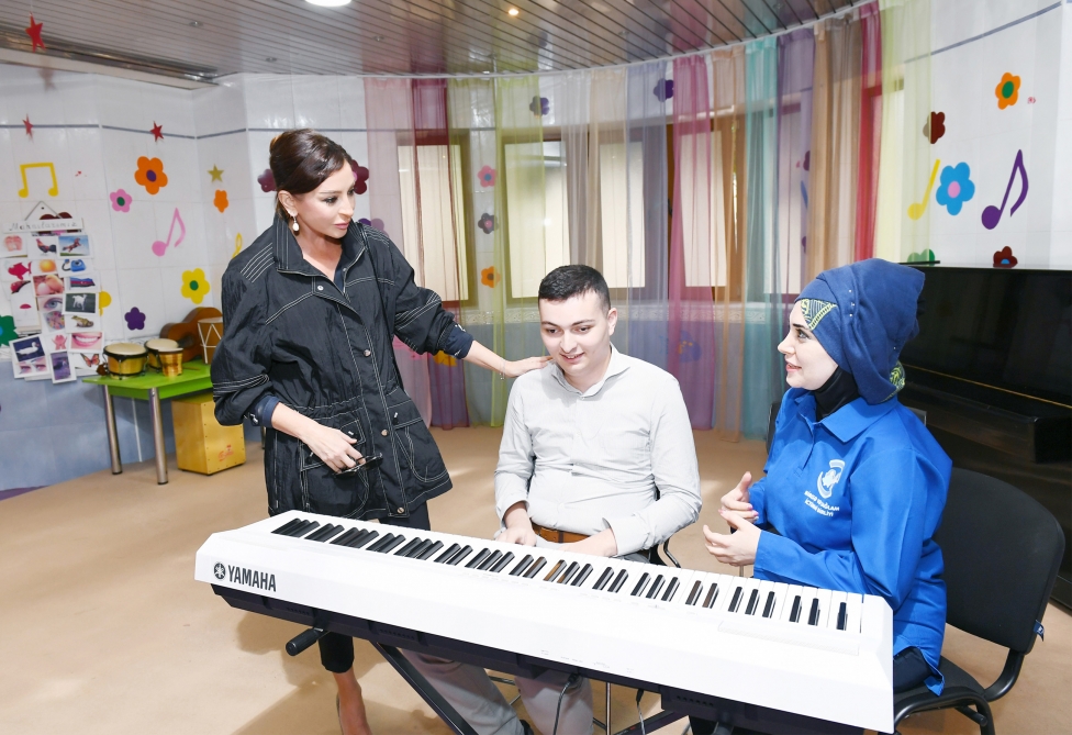 Mehriban Əliyeva Autizm sindromlu uşaqlar üçün reabilitasiya Mərkəzini ziyarət edib - FOTO