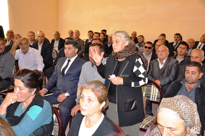 İcra başçısı Borsunluda səyyar qəbul keçirib