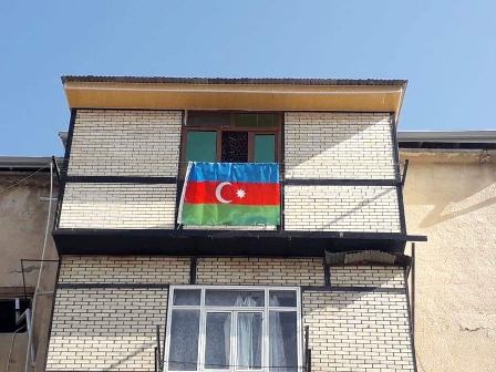  “Üçrəngli Bayrağın Kölgəsində Mən” adlı aksiya davam edir – FOTO