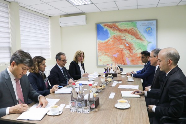 Muxtar Babayev AYİB nümayəndələri ilə görüşüb