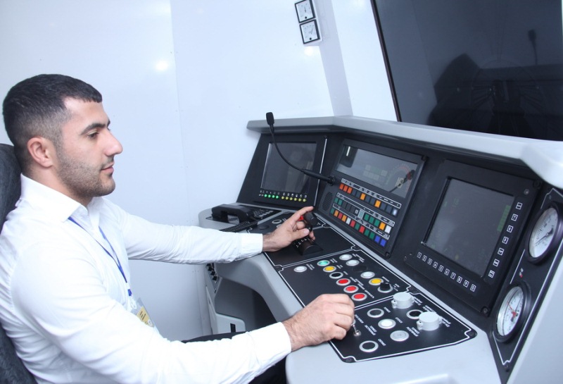 Metropolitendə gələcəyin maşinistləri yeni trenajorda təlim keçir