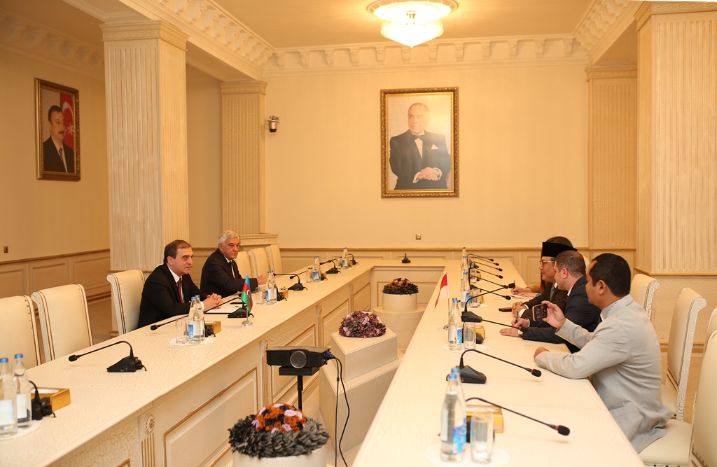 Niyazi Bayramov səfirlə görüşüb - FOTO