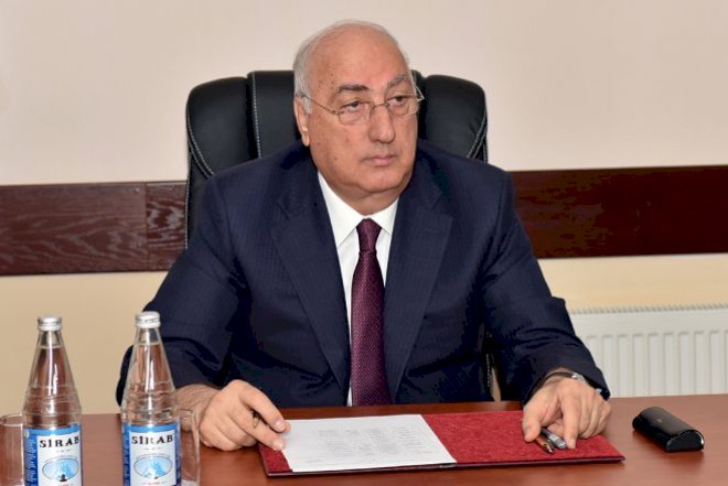 Zakir Fərəcov sahibkarlara problem yaradan müavini ilə VİDALAŞDI