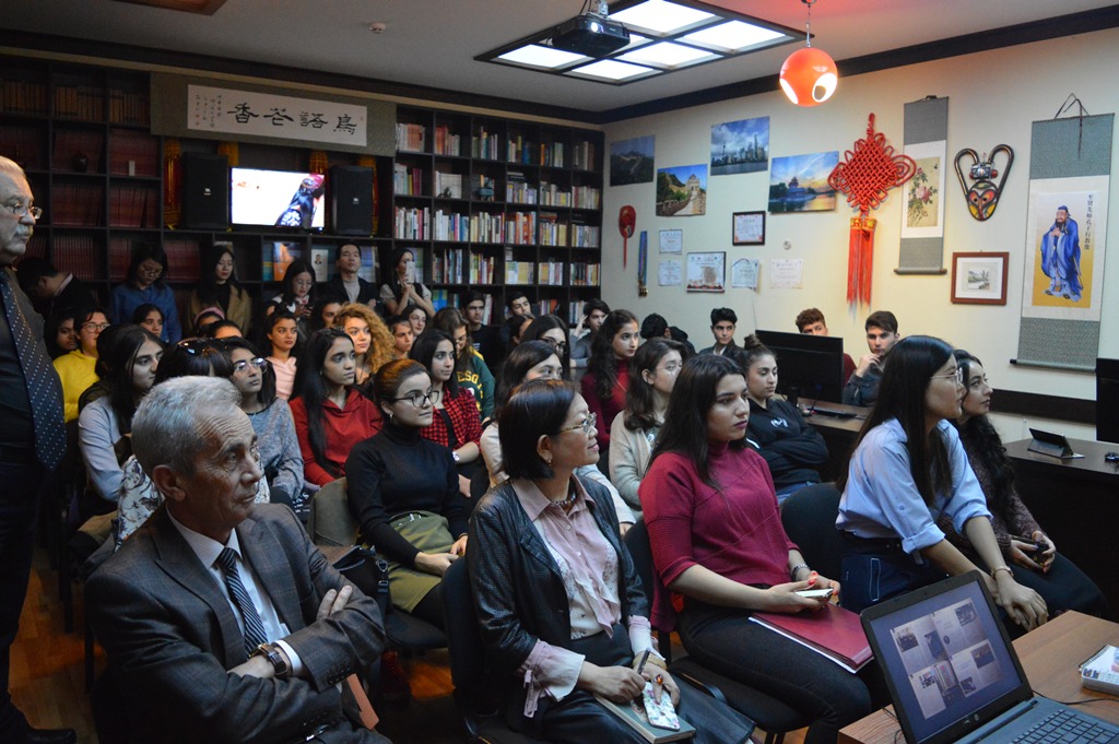Dillər Universitetində Çinin jurnalistlər günü qeyd olunub - FOTO