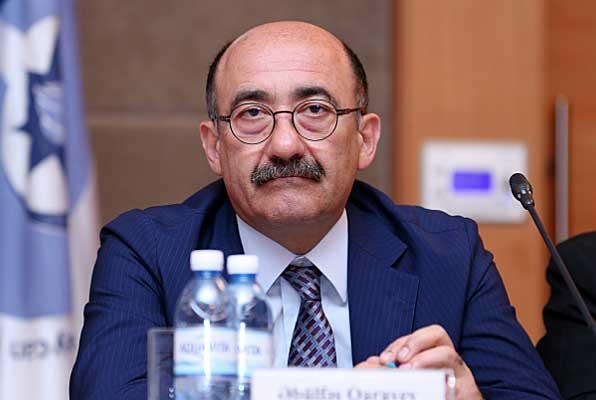 Mədəniyyət naziri tanınmış rusiyalı rəssamla görüşü