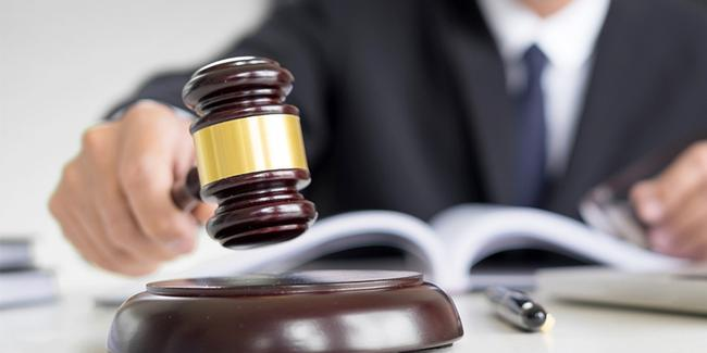 Qanunu kobud pozan 4 hakimə töhmət verilib