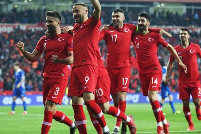 Türkiyə millisində 9 futbolçu heyətdən ÇIXARILDI