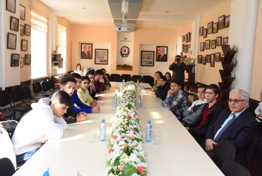 Macarıstan səfiri ADU tələbələri ilə görüşüb