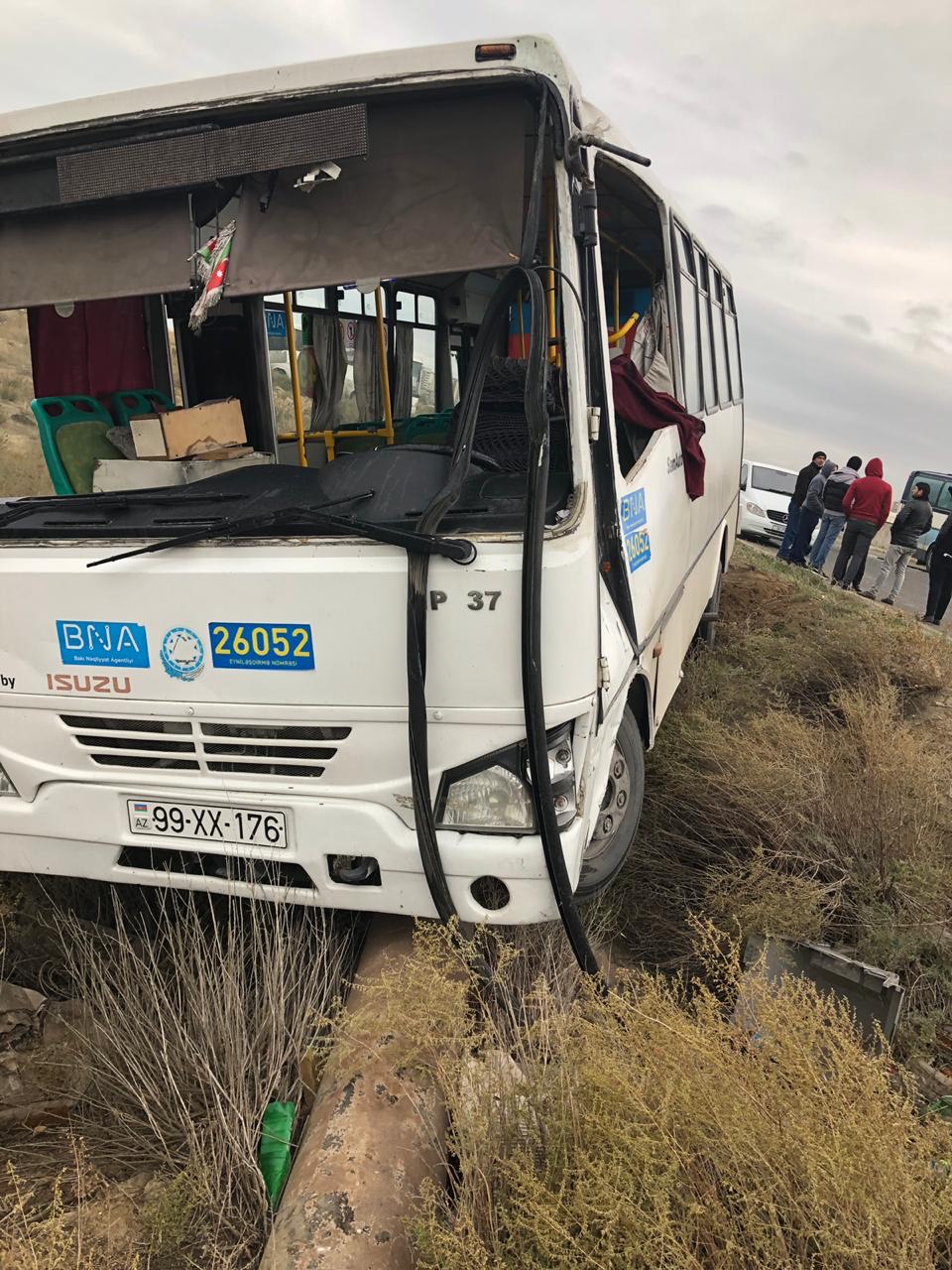 Bakıda avtobus qəzası: 6 nəfər xəsarət aldı - YENİLƏNİB - FOTO