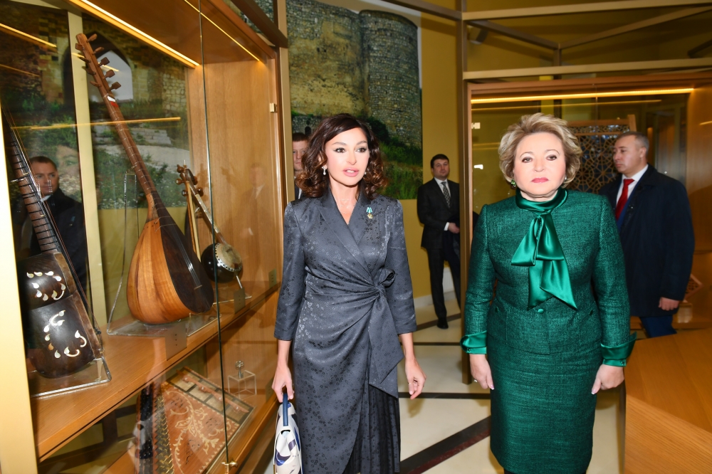 Mehriban Əliyeva Moskvada “Azərbaycan” pavilyonunun açılışında