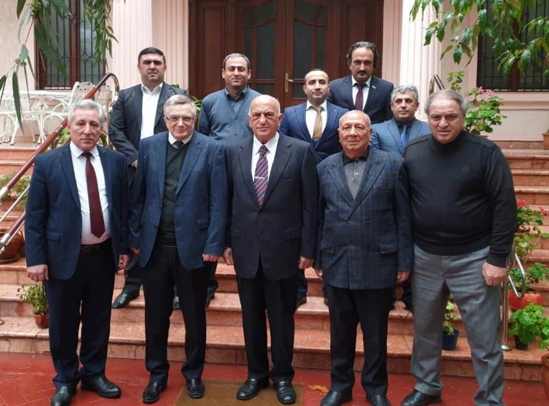 Əli İnsanov siyasi partiya yaratdı: Sabiqləri başına topladı - SİYAHI