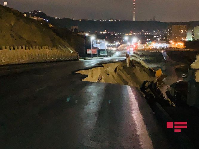 Bibiheybət yolunda növbəti torpaq sürüşməsi baş verib - FOTOLAR