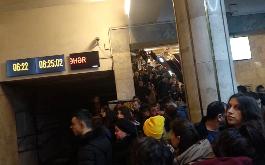 Metrodakı problemin səbəbi məlum oldu - FOTOLAR - YEBİLƏNİB  