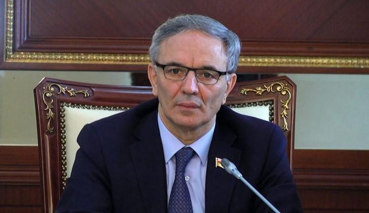 Əflatun Amaşov: “Vətəndaşlar tibbi xidmətləri pulsuz əldə etməlidir”