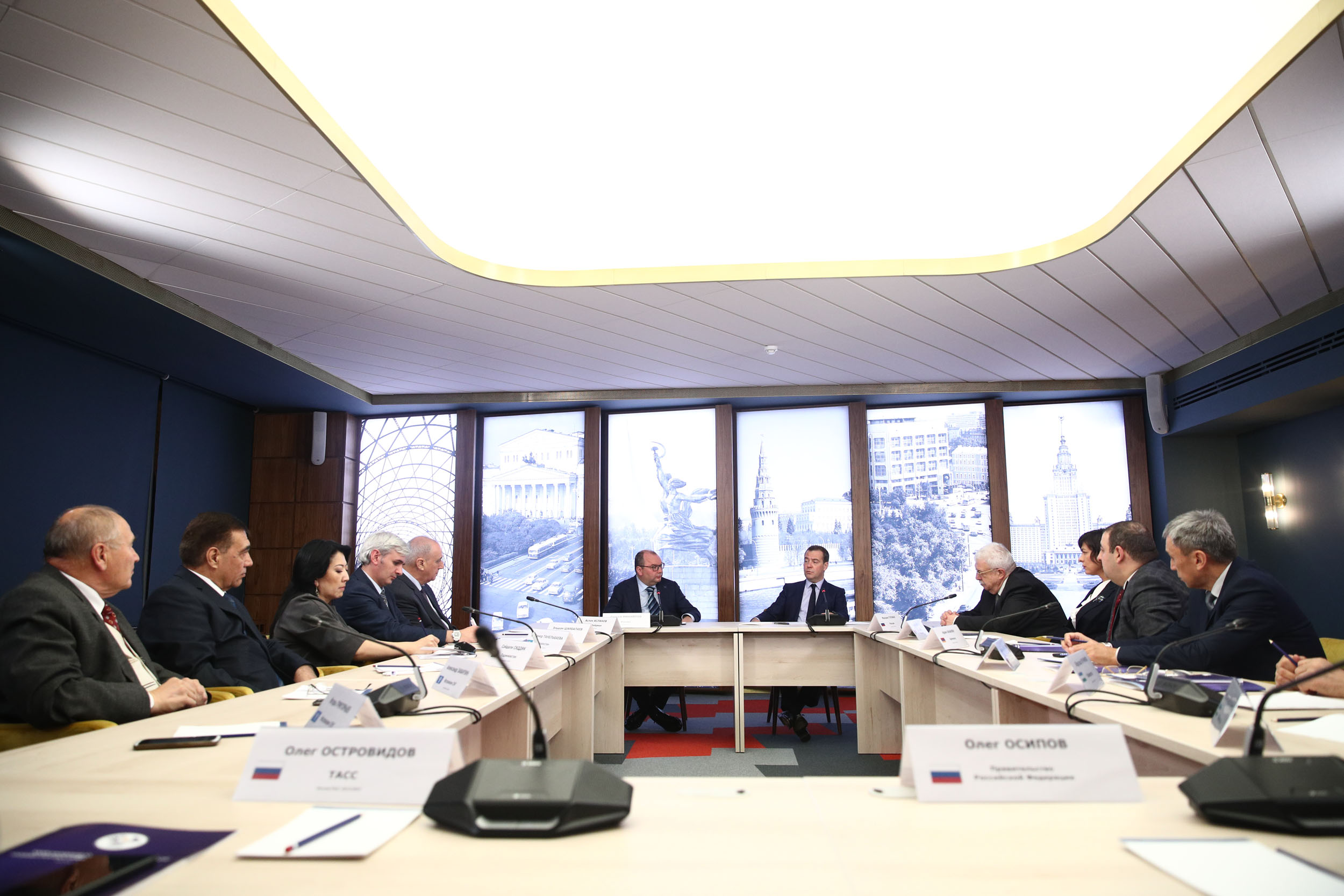 MDB ölkələri xəbər agentliklərinin rəhbərləri Dmitri Medvedevlə görüşüb - FOTO