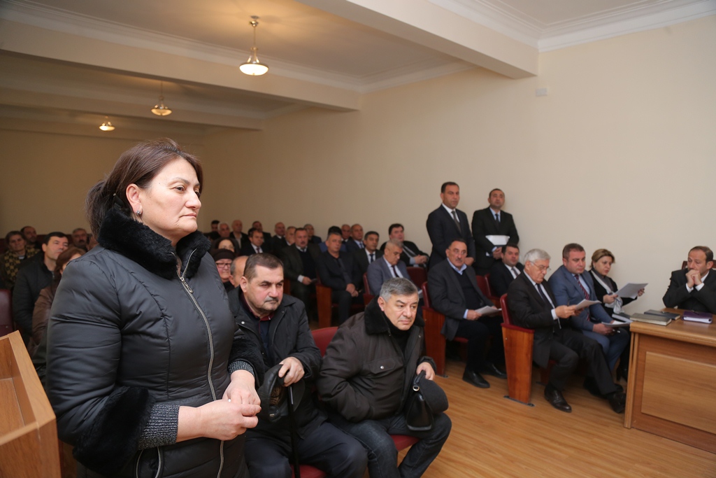 İcra başçısı sakinlərin problemləri ilə maraqlanıb  