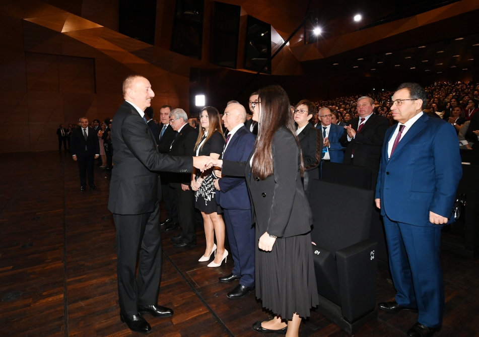 İlham Əliyev BDU-nun keçmiş və indiki rektoru ilə - FOTOLAR
